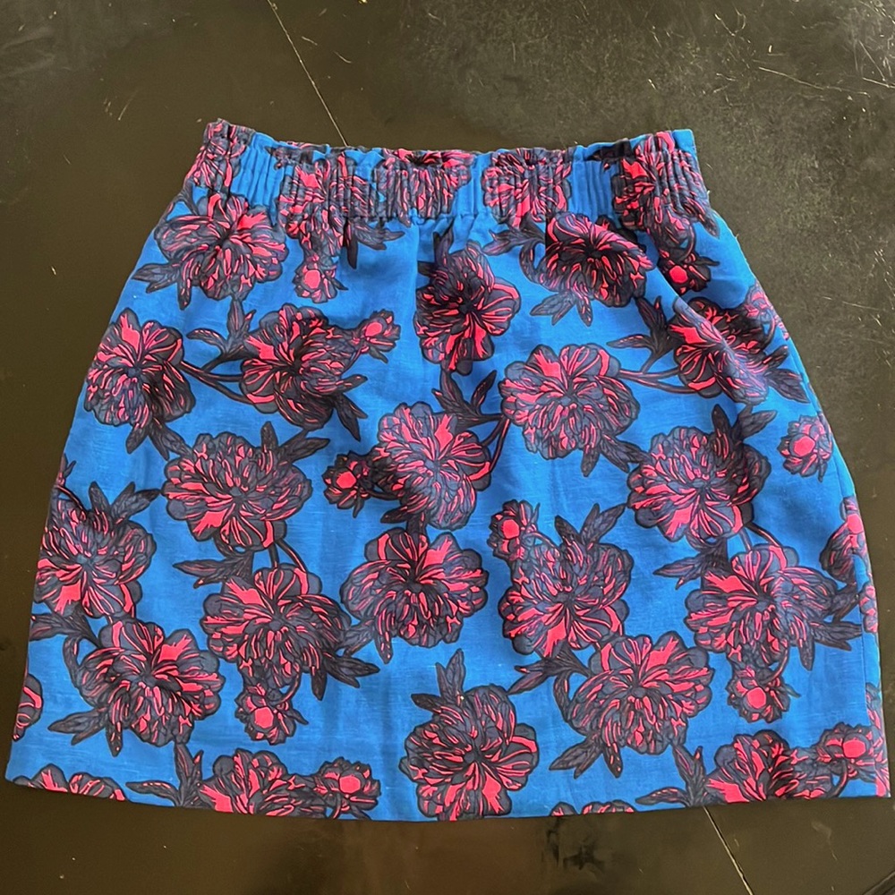 Jcrew lined skirt. Size 6. Lightly worn. Navy print-pink/black flowers.